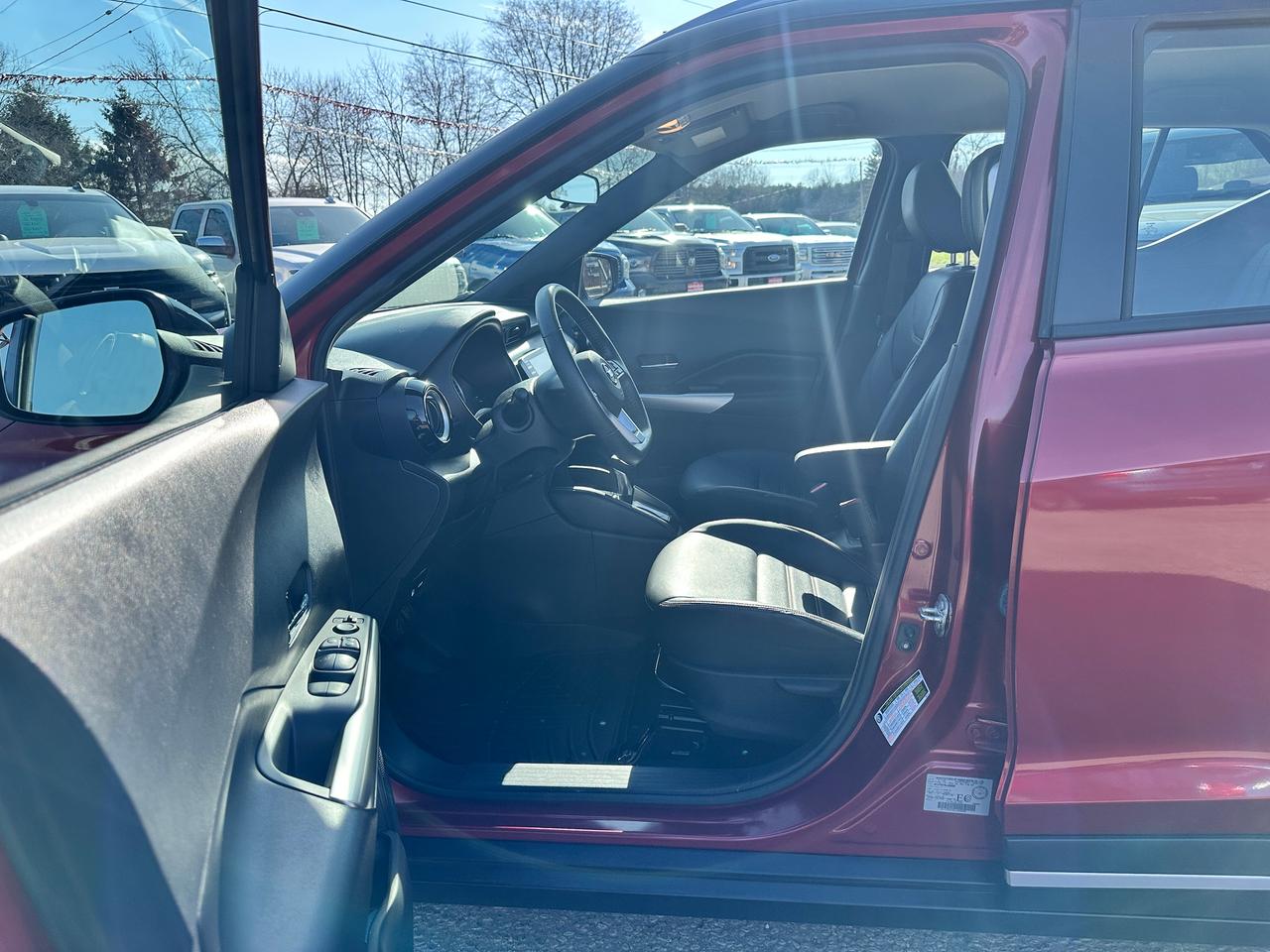 2020 Nissan Kicks SR FWD Heated-Leather XM CarPlay 360Camera AC BOSE Photo