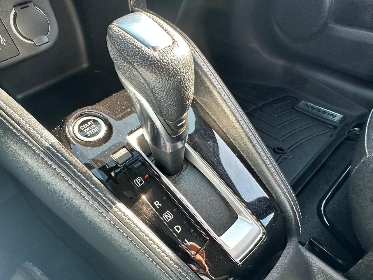 2020 Nissan Kicks SR FWD Heated-Leather XM CarPlay 360Camera AC BOSE Photo