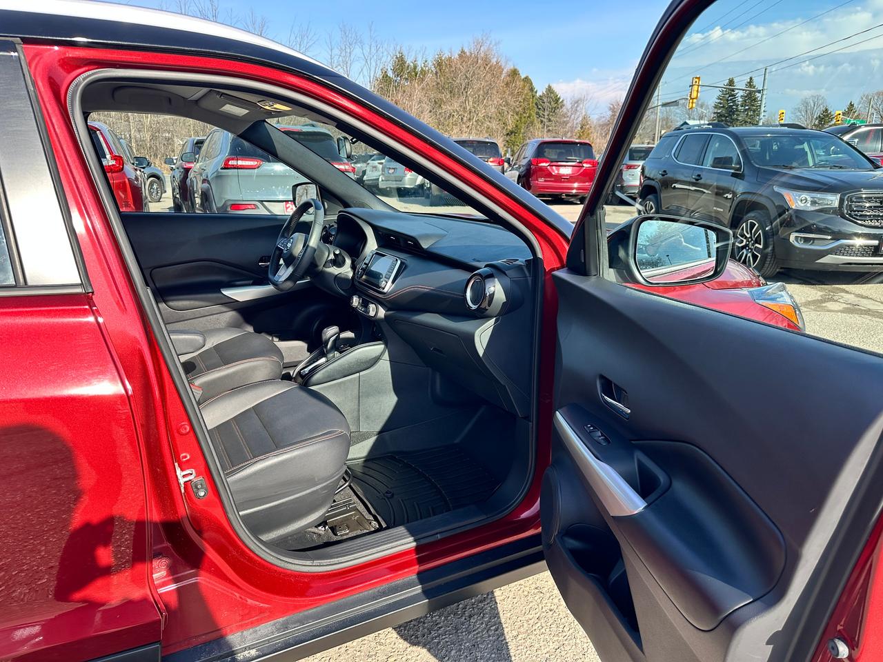 2020 Nissan Kicks SR FWD Heated-Leather XM CarPlay 360Camera AC BOSE Photo