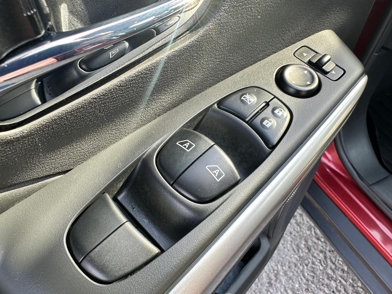 2020 Nissan Kicks SR FWD Heated-Leather XM CarPlay 360Camera AC BOSE Photo