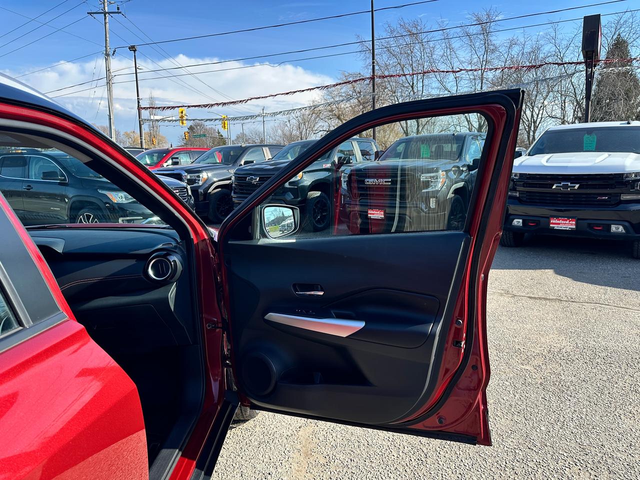 2020 Nissan Kicks SR FWD Heated-Leather XM CarPlay 360Camera AC BOSE Photo