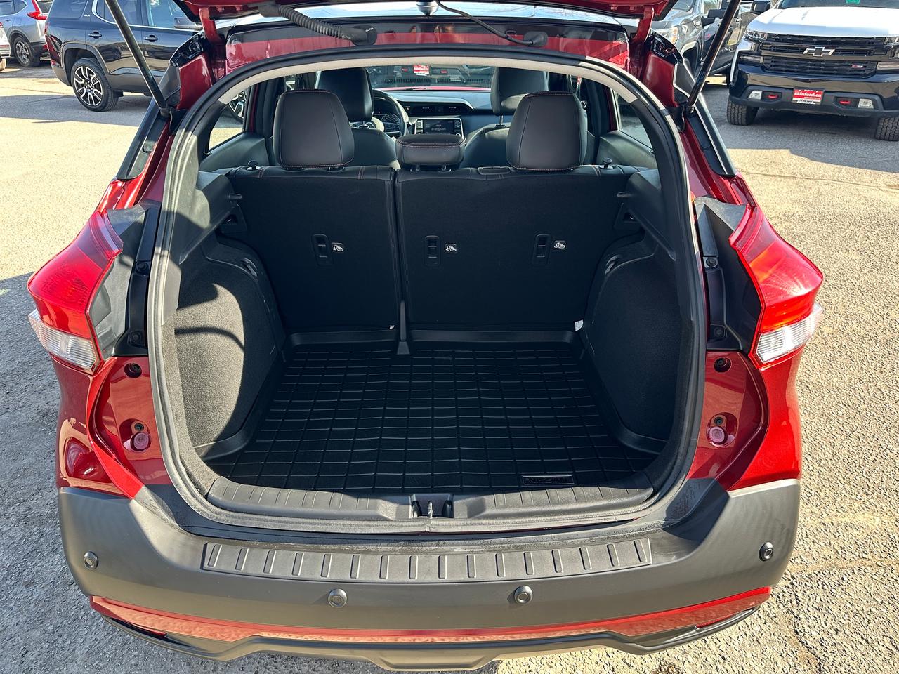 2020 Nissan Kicks SR FWD Heated-Leather XM CarPlay 360Camera AC BOSE Photo