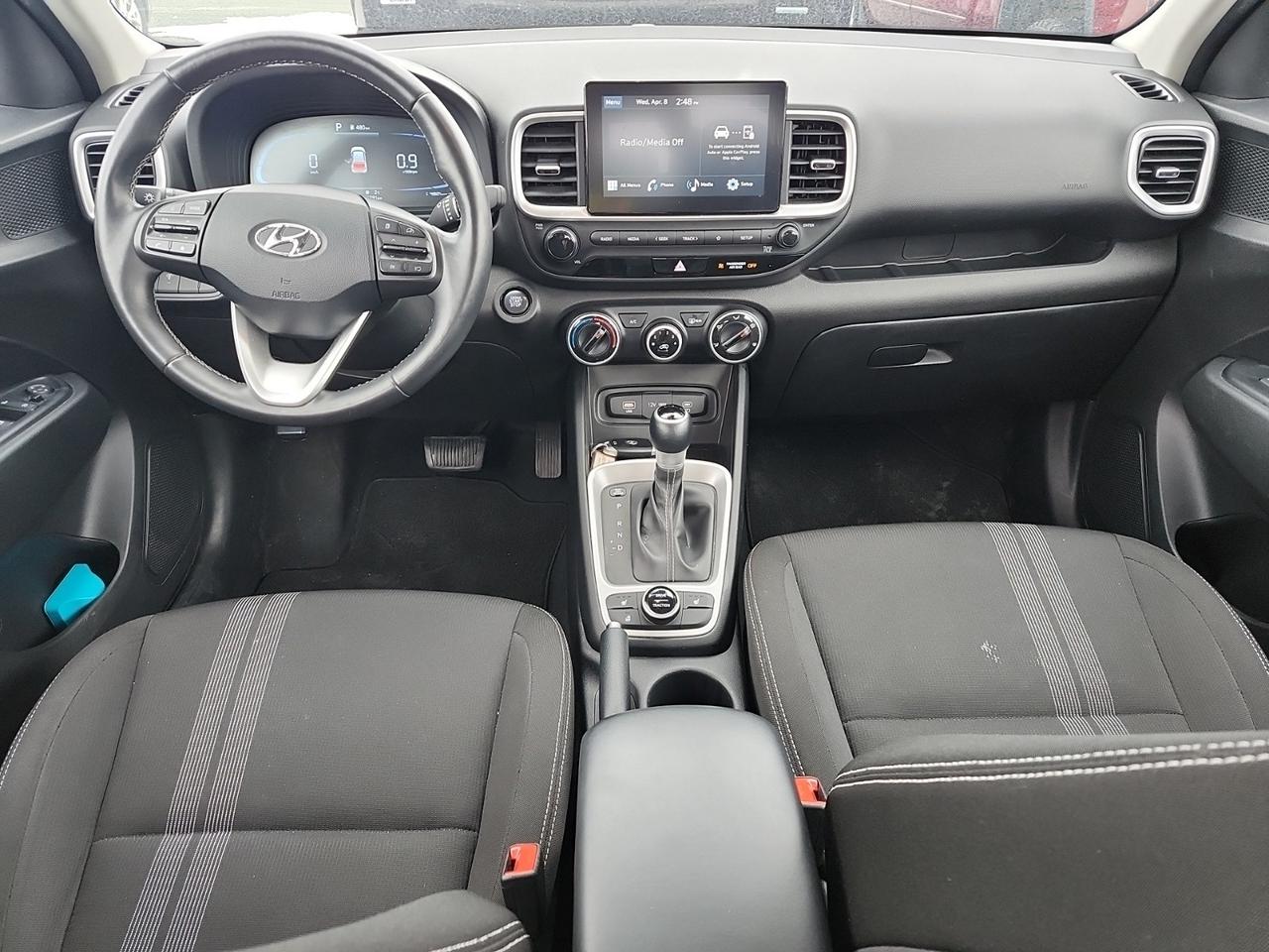 2024 Hyundai Venue PREFERRED Photo2