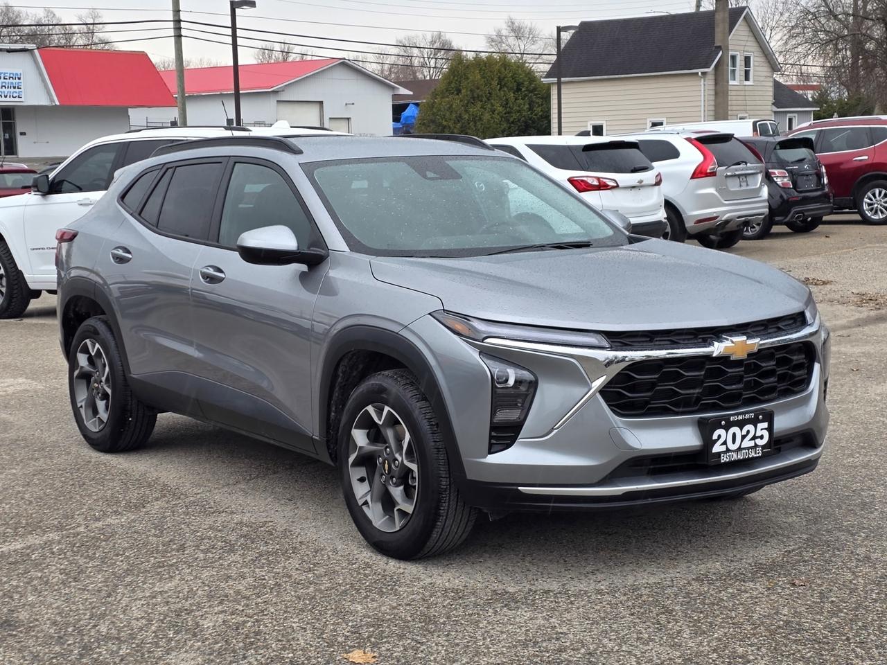 2025 Chevrolet Trax LT Photo2