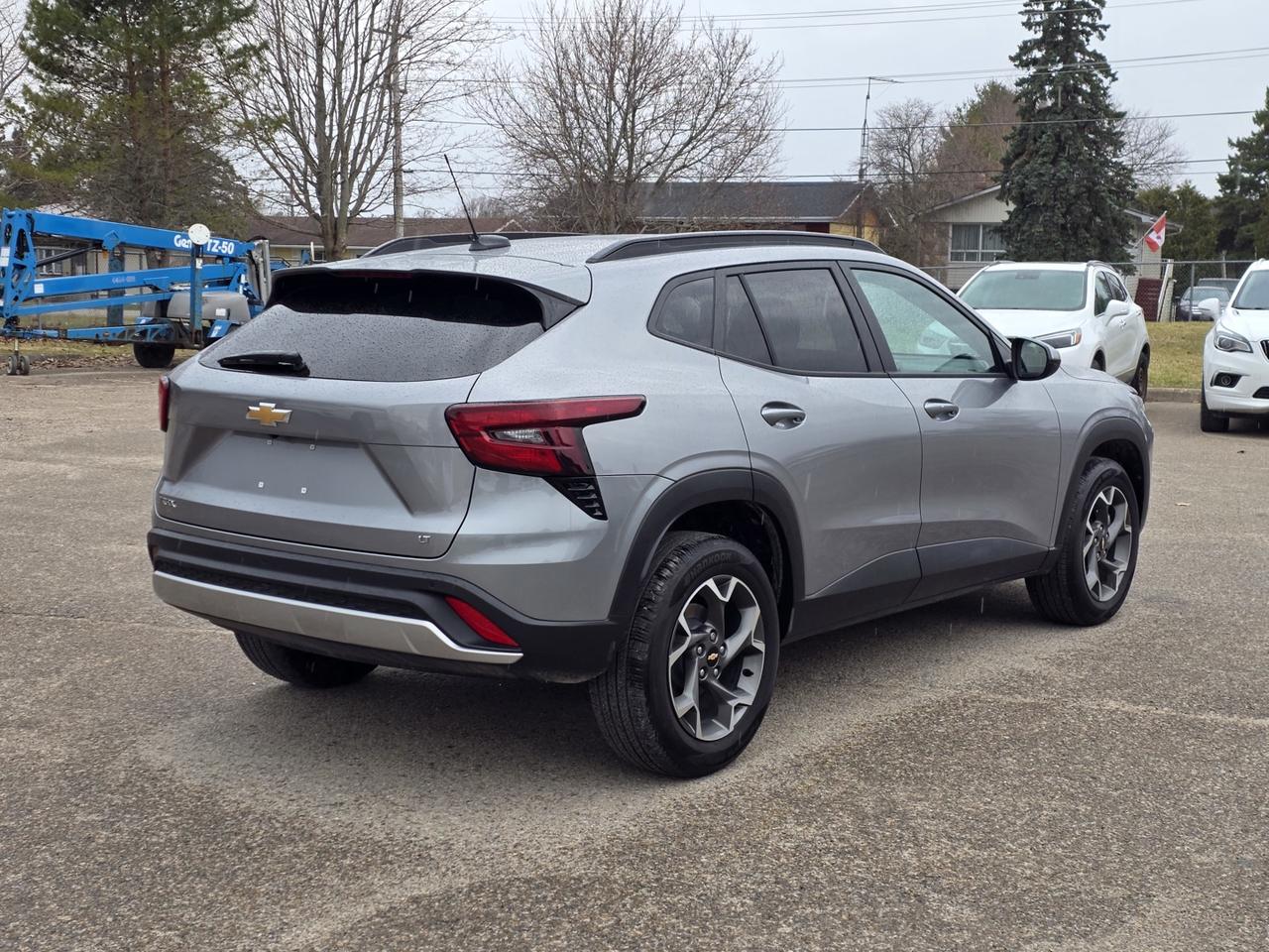 2025 Chevrolet Trax LT Photo4