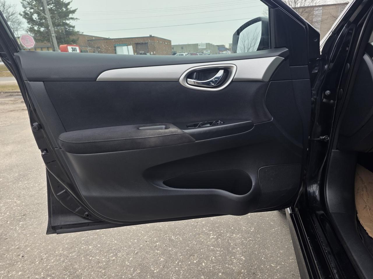 2014 Nissan Sentra S Photo
