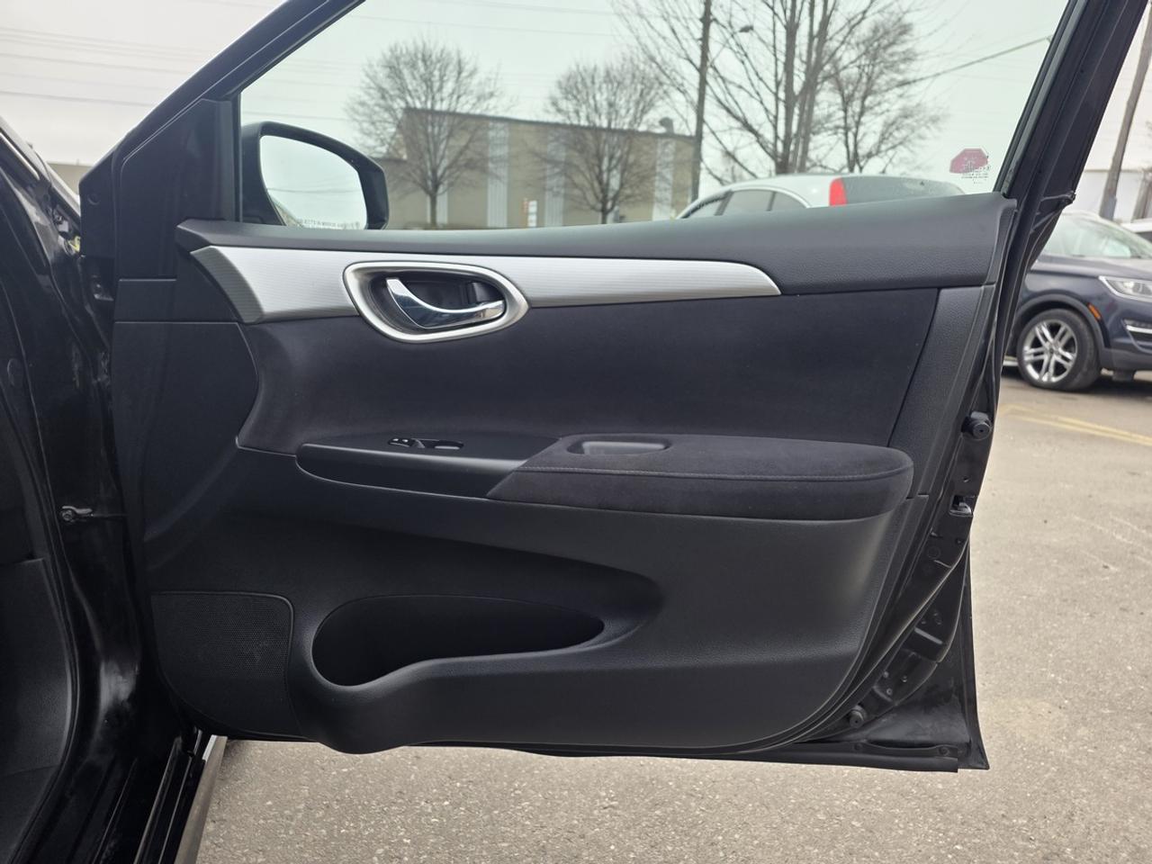 2014 Nissan Sentra S Photo