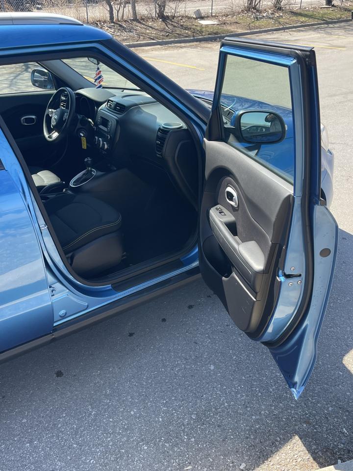 2015 Kia Soul EX   ONLY 154,000 KMS Photo