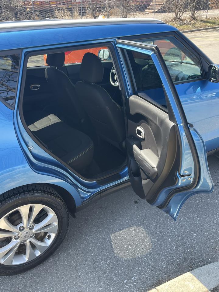 2015 Kia Soul EX   ONLY 154,000 KMS Photo