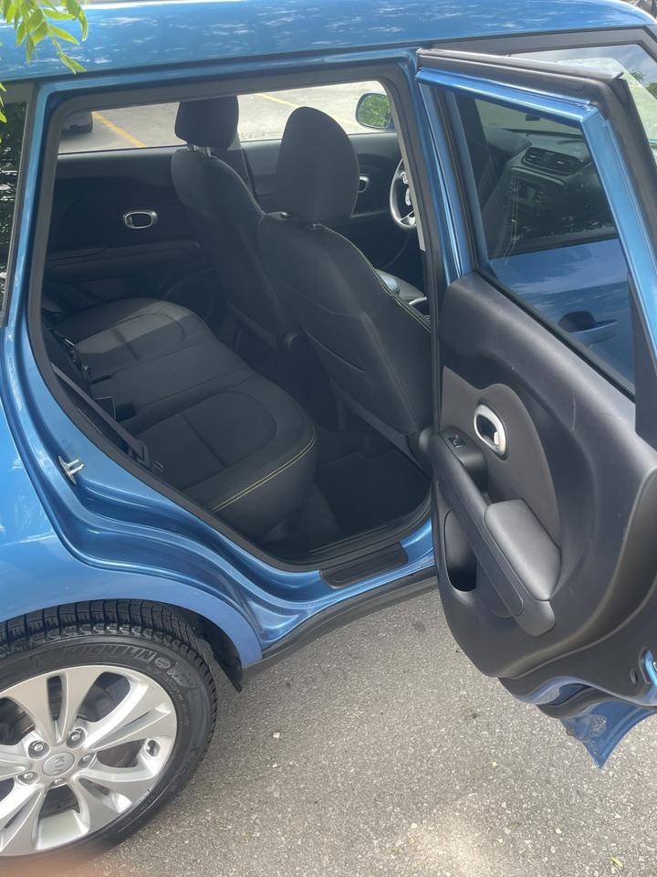 2015 Kia Soul EX   ONLY 154,000 KMS Photo