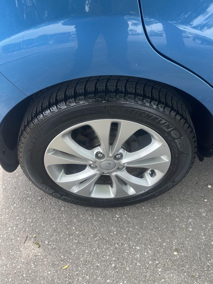 2015 Kia Soul EX   ONLY 154,000 KMS Photo