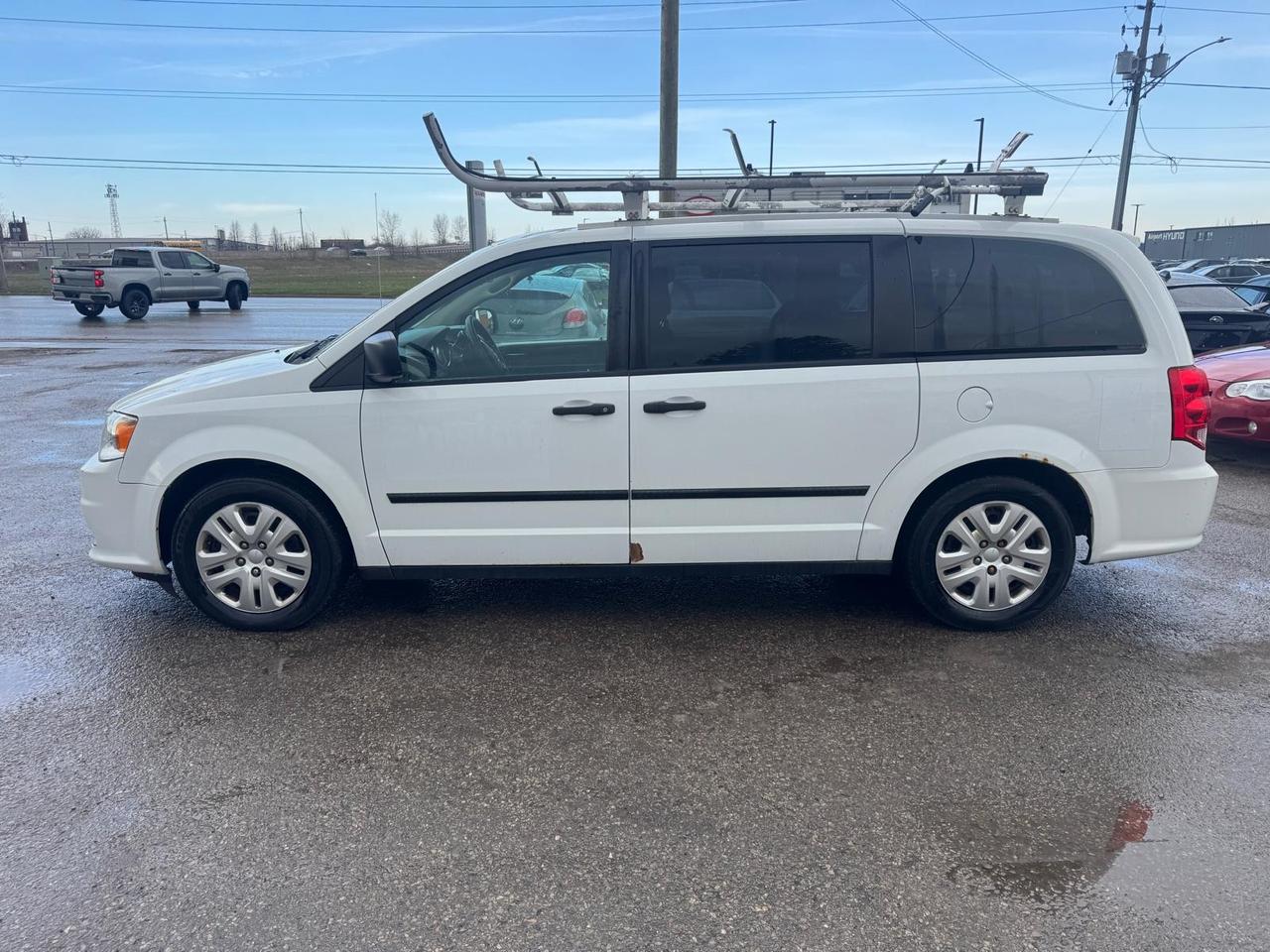 2017 Dodge Grand Caravan CVP, 7 PASSENGER, ROOF RACK, WORK VEHICLE, CERT Photo