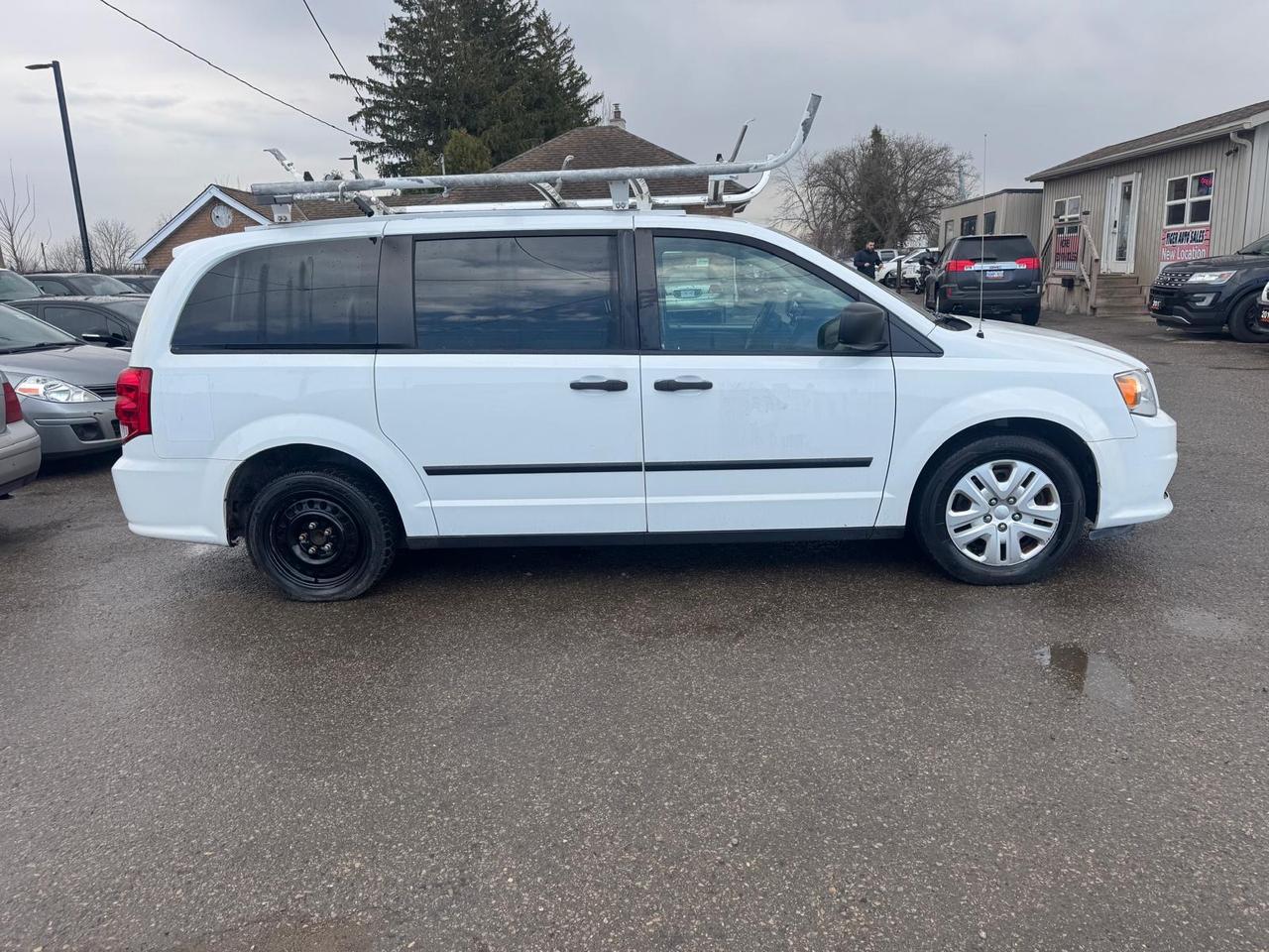 2017 Dodge Grand Caravan CVP, 7 PASSENGER, ROOF RACK, WORK VEHICLE, CERT Photo