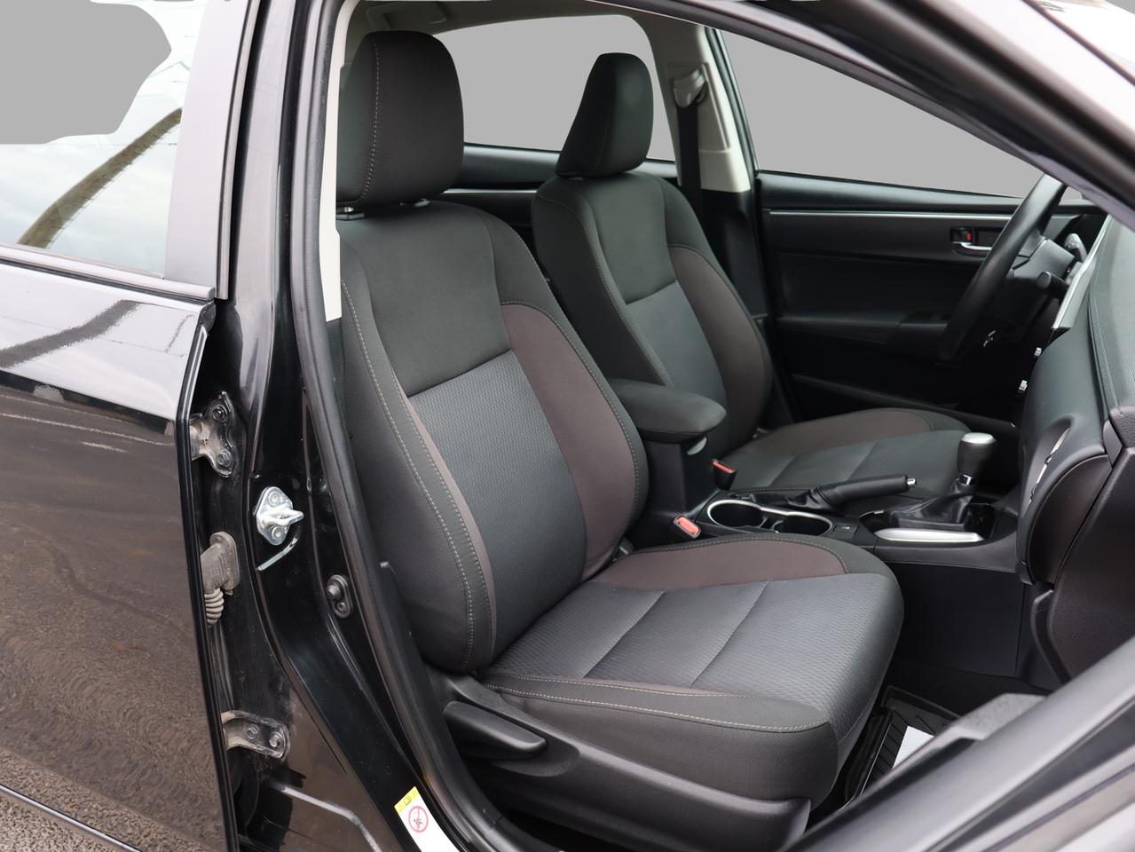 2018 Toyota Corolla LE CERTIFIED *1 OWNER* CAMERA BLUETOOTH HEATED SEATS SUNROOF CRUISE LANE DEPARTURE ALERT Photo