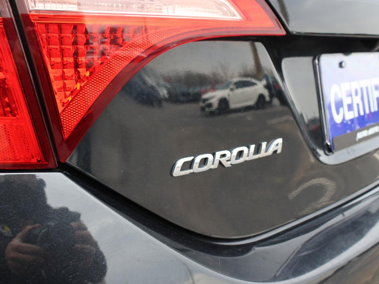 2018 Toyota Corolla LE CERTIFIED *1 OWNER* CAMERA BLUETOOTH HEATED SEATS SUNROOF CRUISE LANE DEPARTURE ALERT Photo