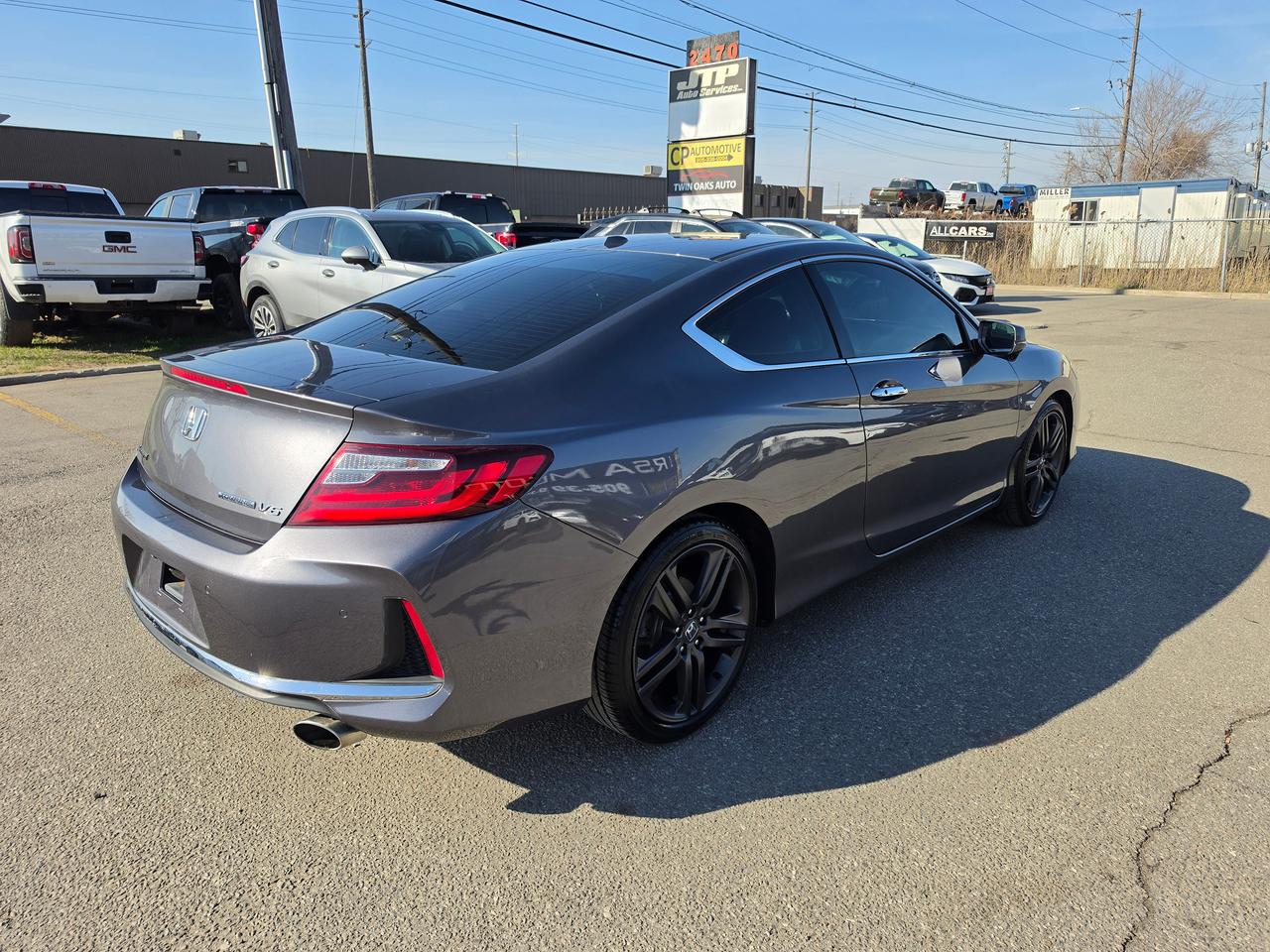 2017 Honda Accord V6 | Manual | Touring Photo