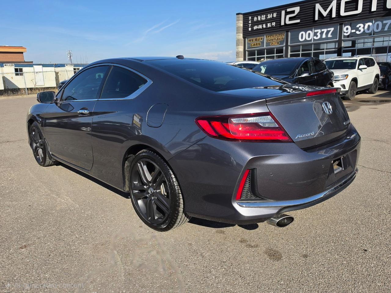 2017 Honda Accord V6 | Manual | Touring Photo