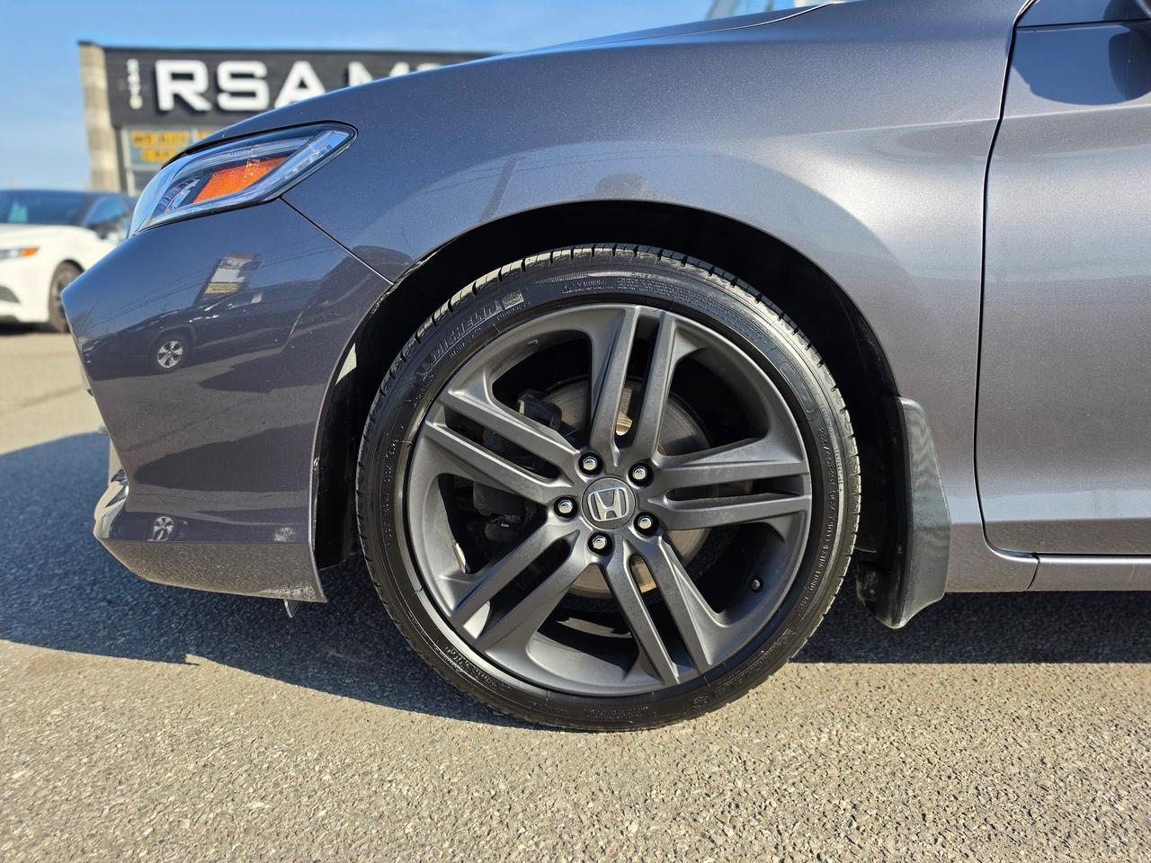 2017 Honda Accord V6 | Manual | Touring Photo