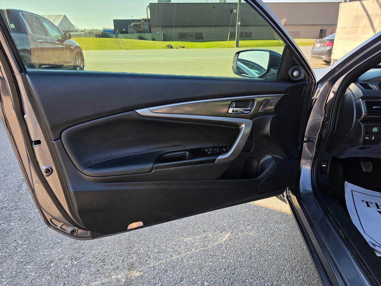 2017 Honda Accord V6 | Manual | Touring Photo