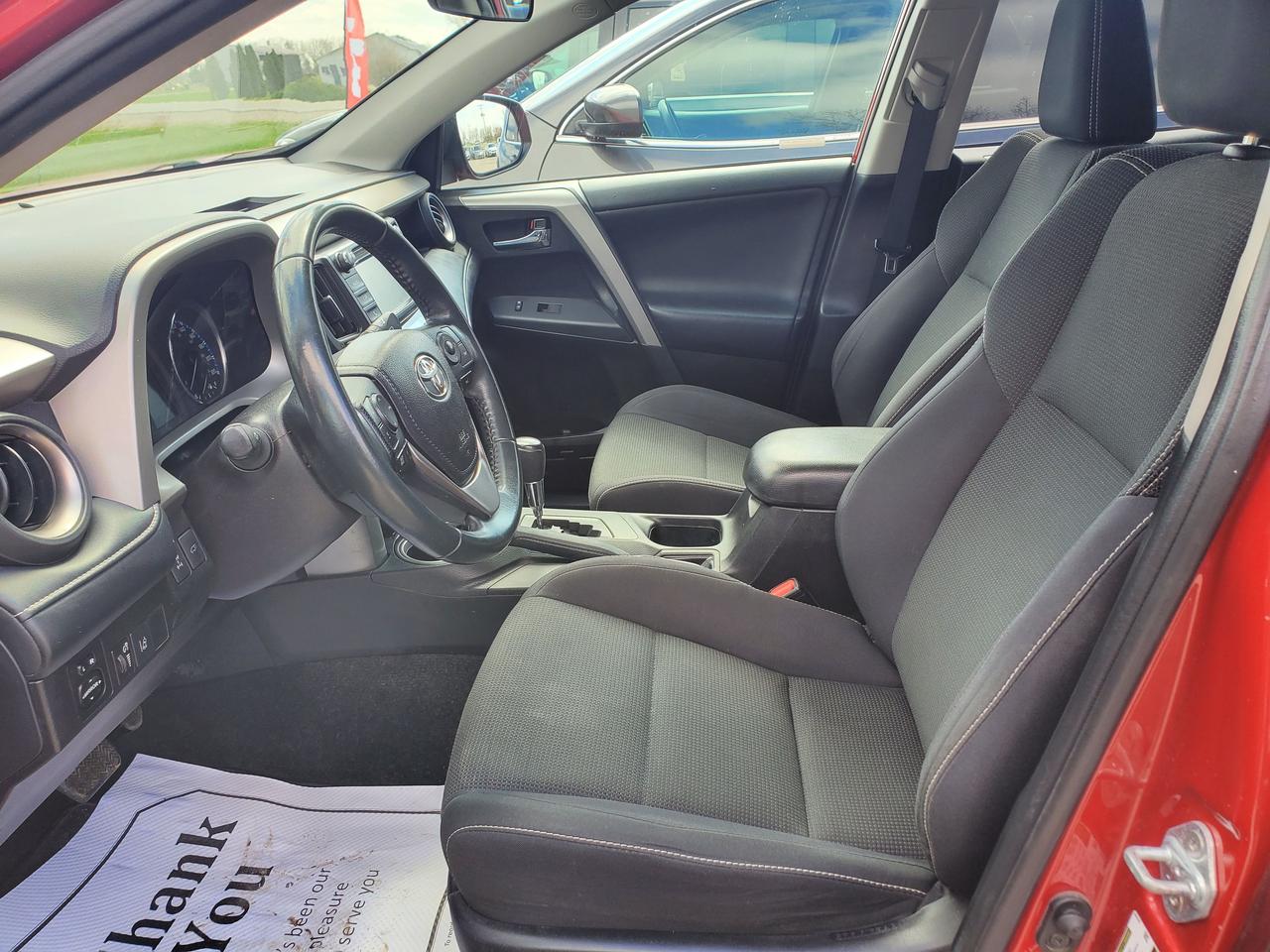 2017 Toyota RAV4 XLE Photo