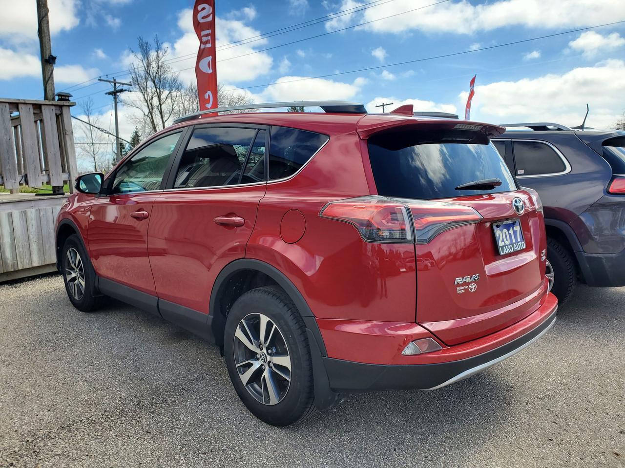 2017 Toyota RAV4 XLE Photo