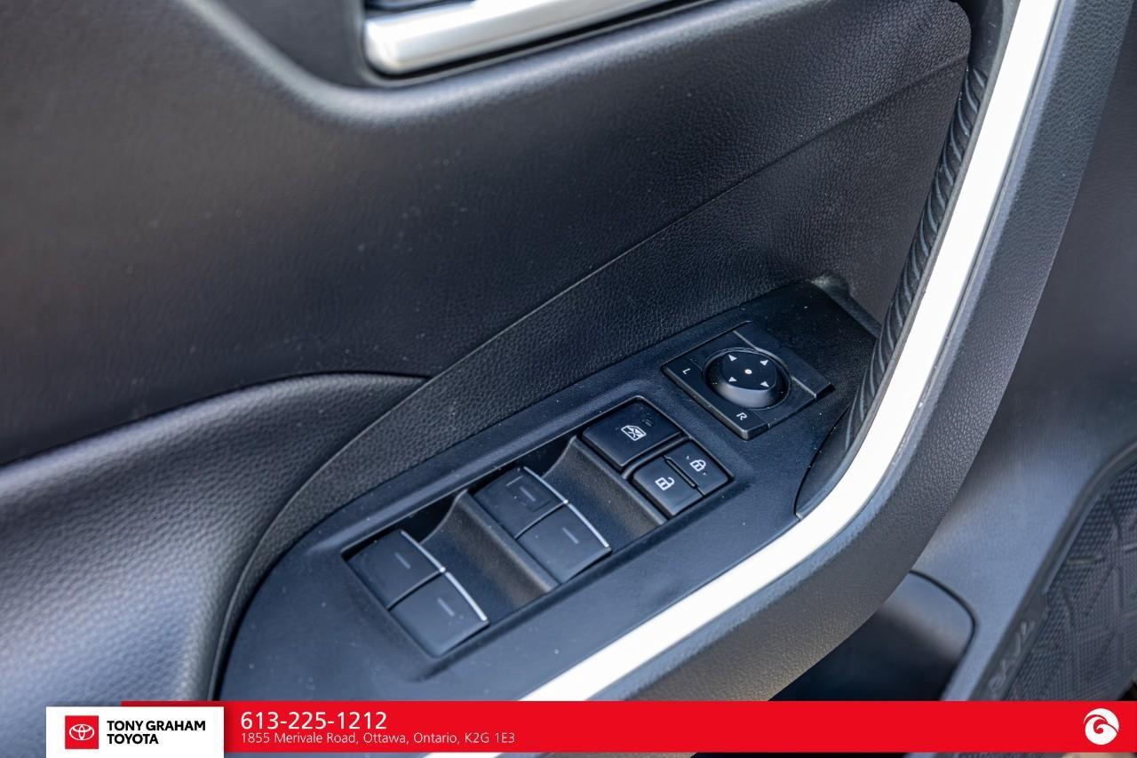 2025 Toyota RAV4 XLE Photo