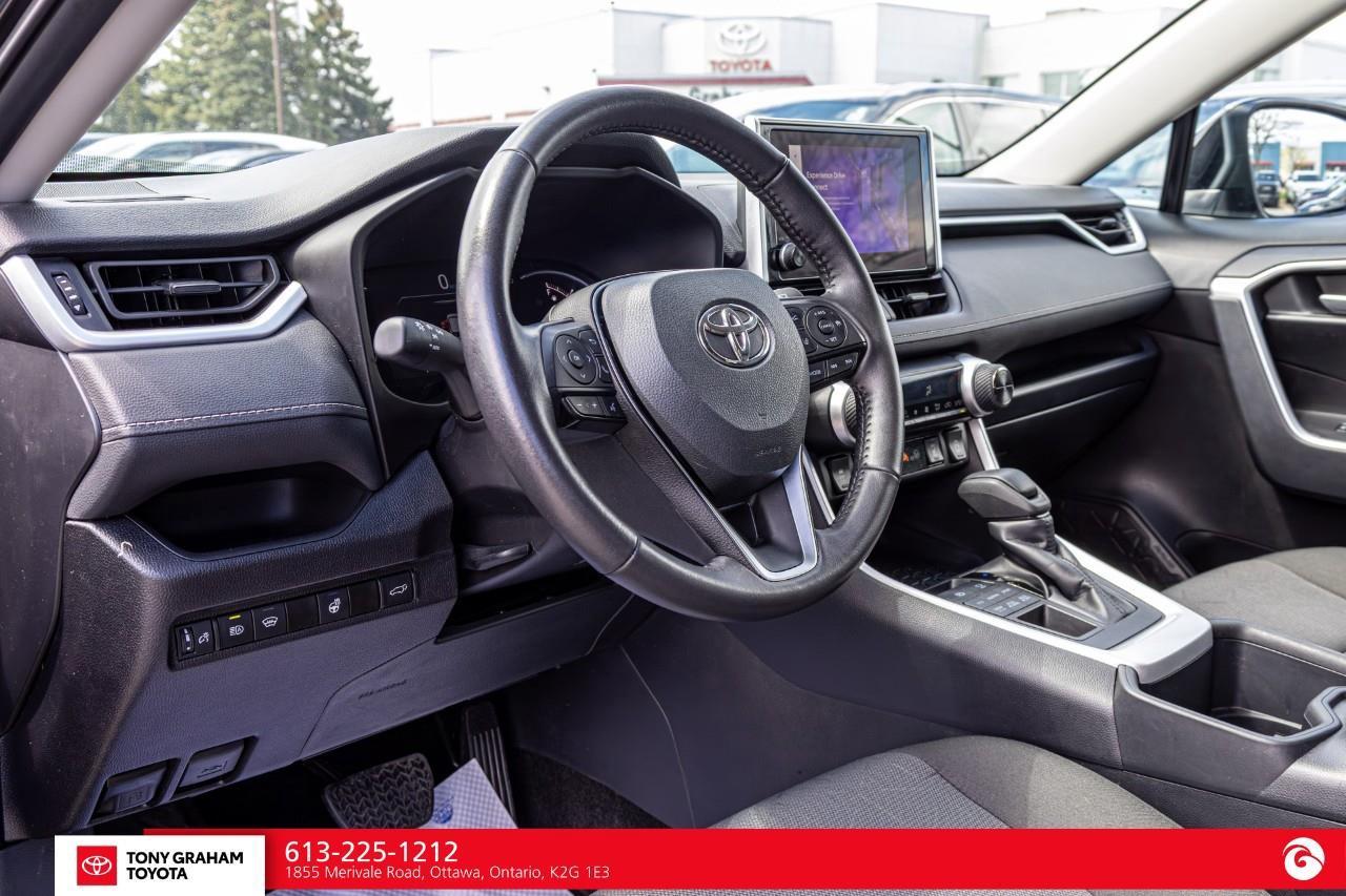 2025 Toyota RAV4 XLE Photo