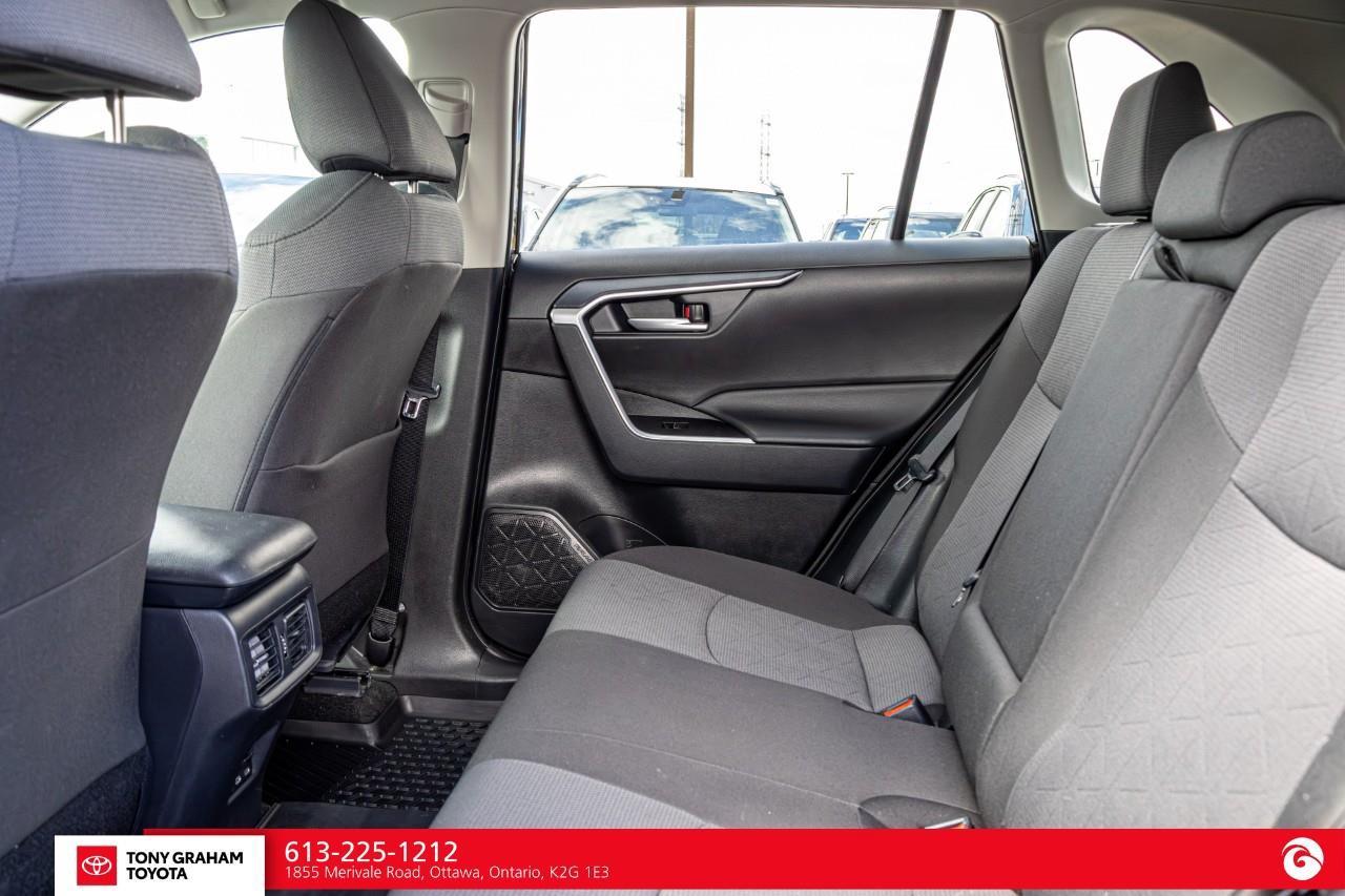 2025 Toyota RAV4 XLE Photo