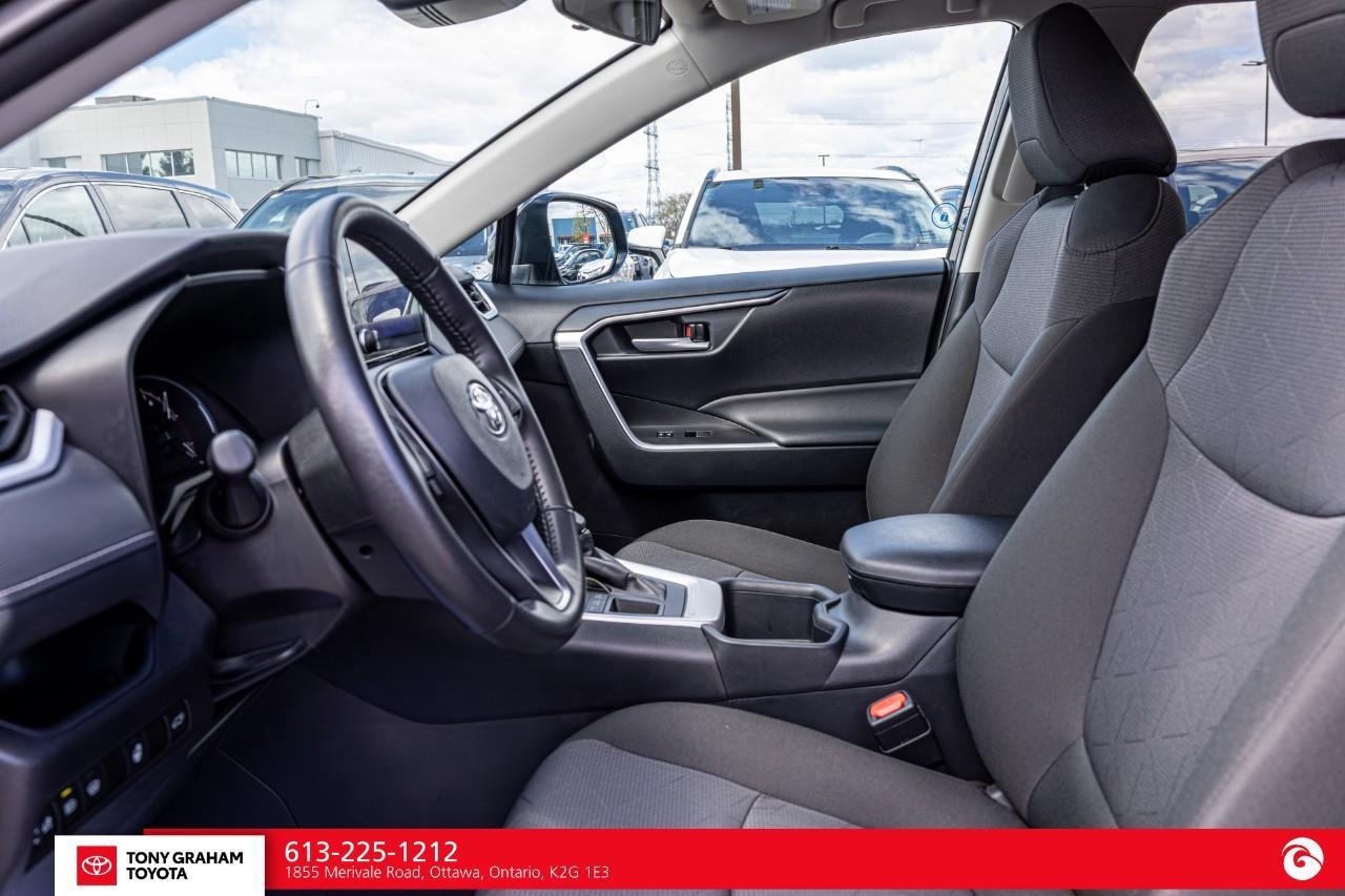 2025 Toyota RAV4 XLE Photo