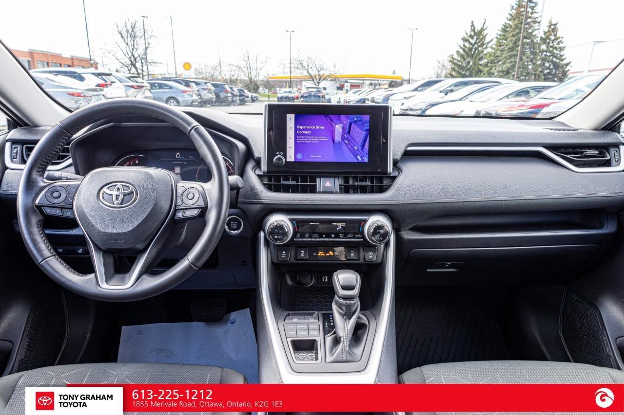 2025 Toyota RAV4 XLE Photo