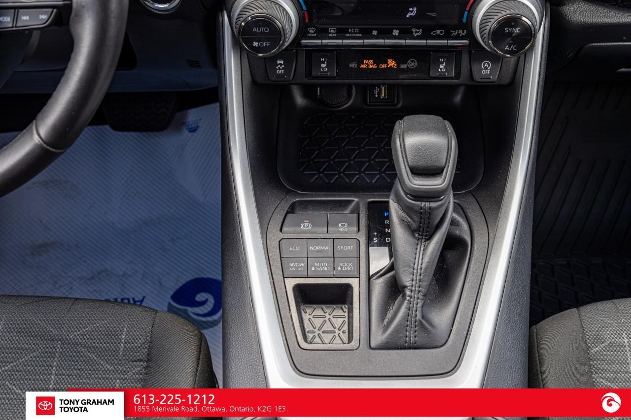 2025 Toyota RAV4 XLE Photo
