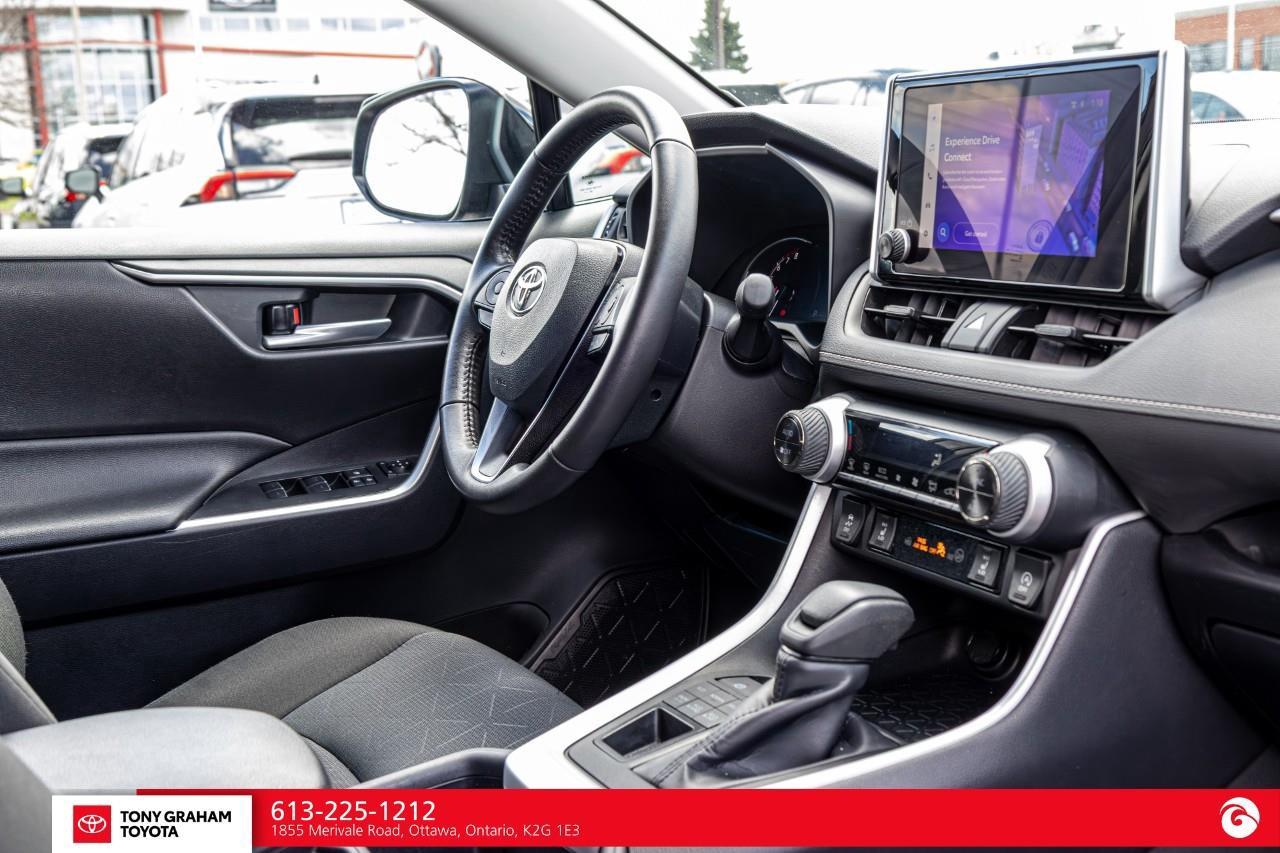 2025 Toyota RAV4 XLE Photo