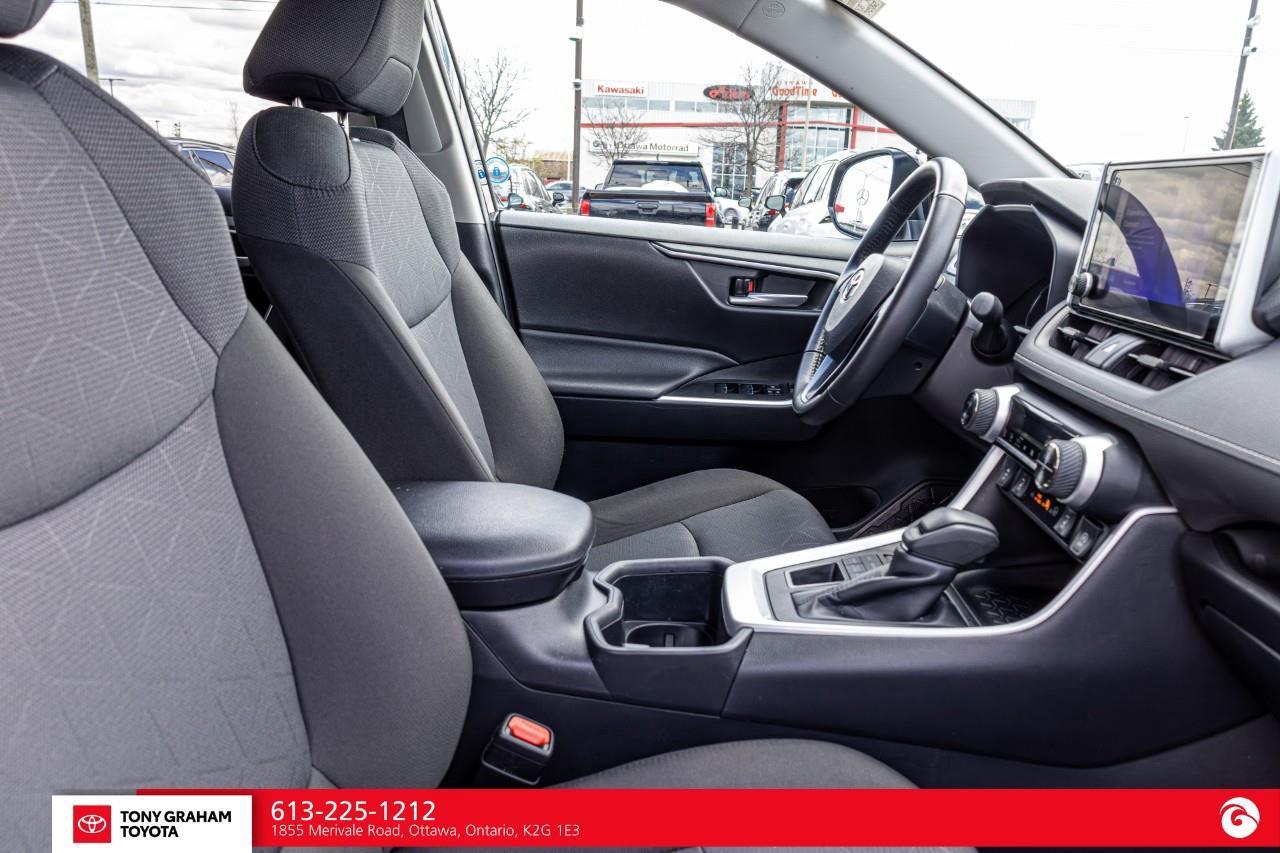 2025 Toyota RAV4 XLE Photo