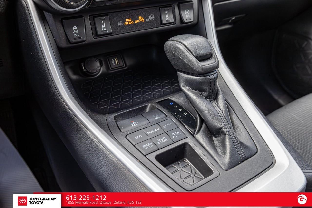 2025 Toyota RAV4 XLE Photo