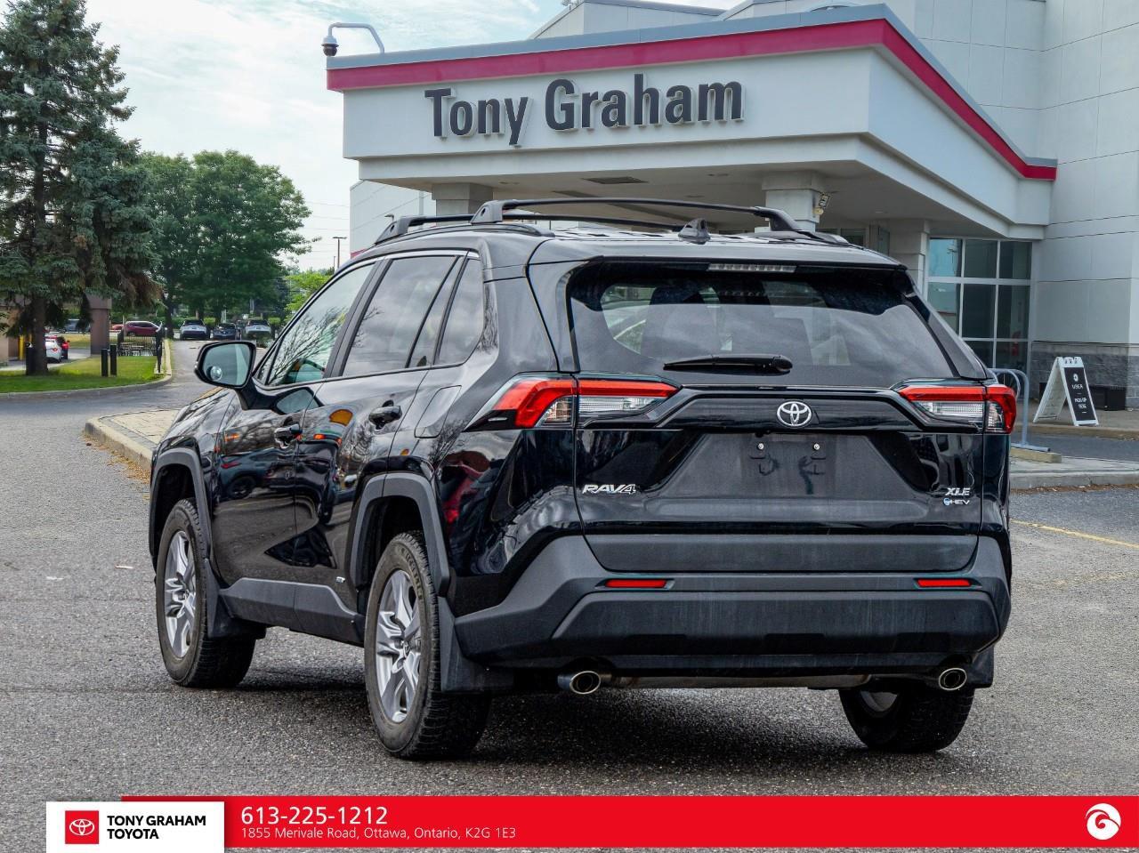 2025 Toyota RAV4 Hybrid XLE Photo3