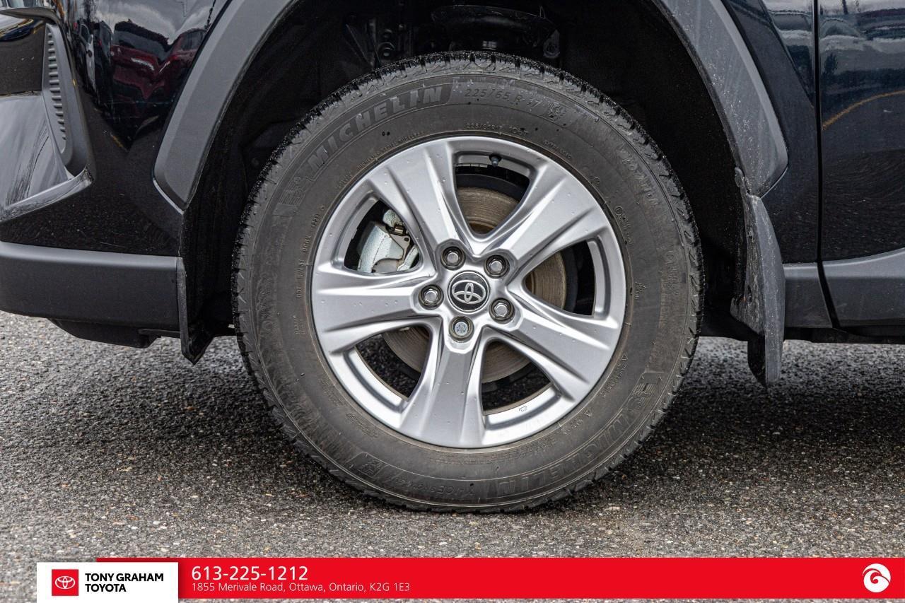 2025 Toyota RAV4 Hybrid XLE Photo