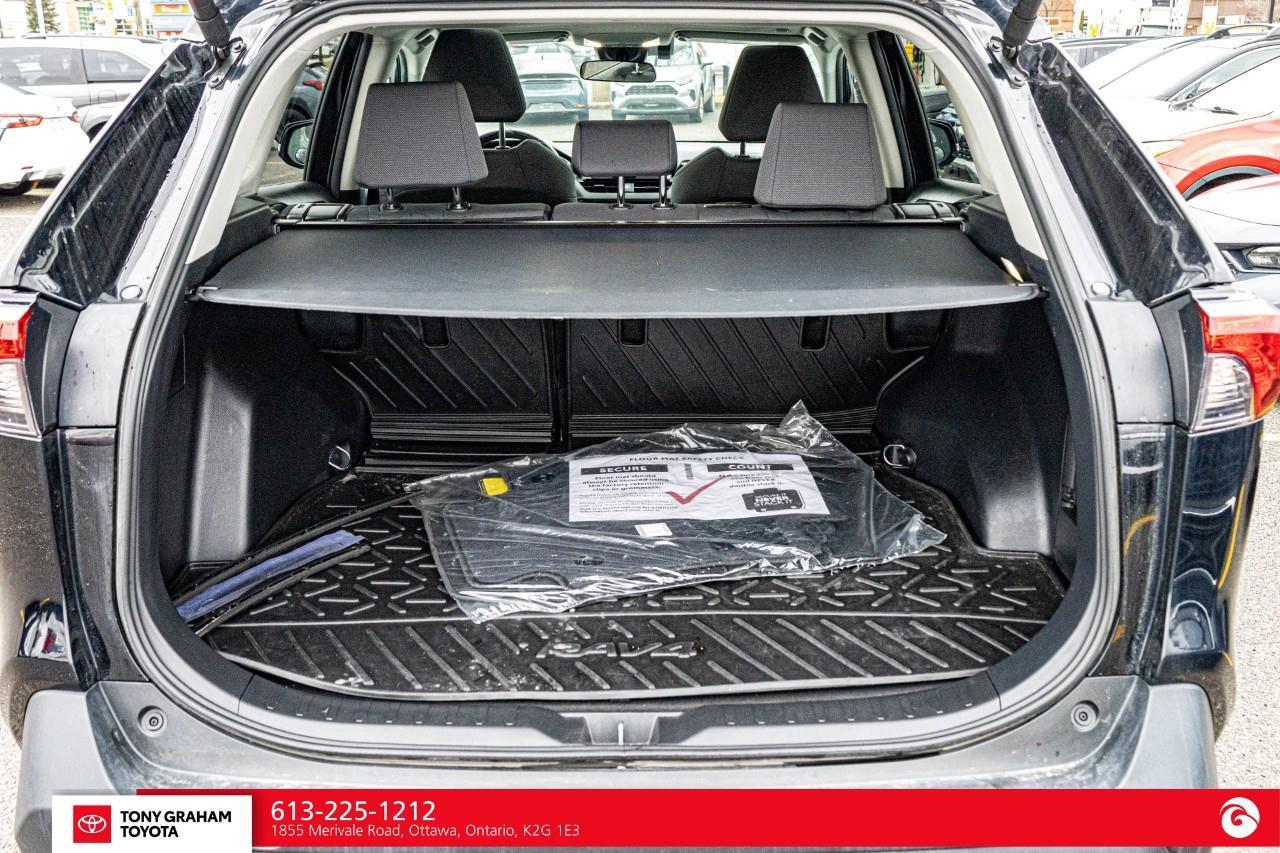 2025 Toyota RAV4 Hybrid XLE Photo