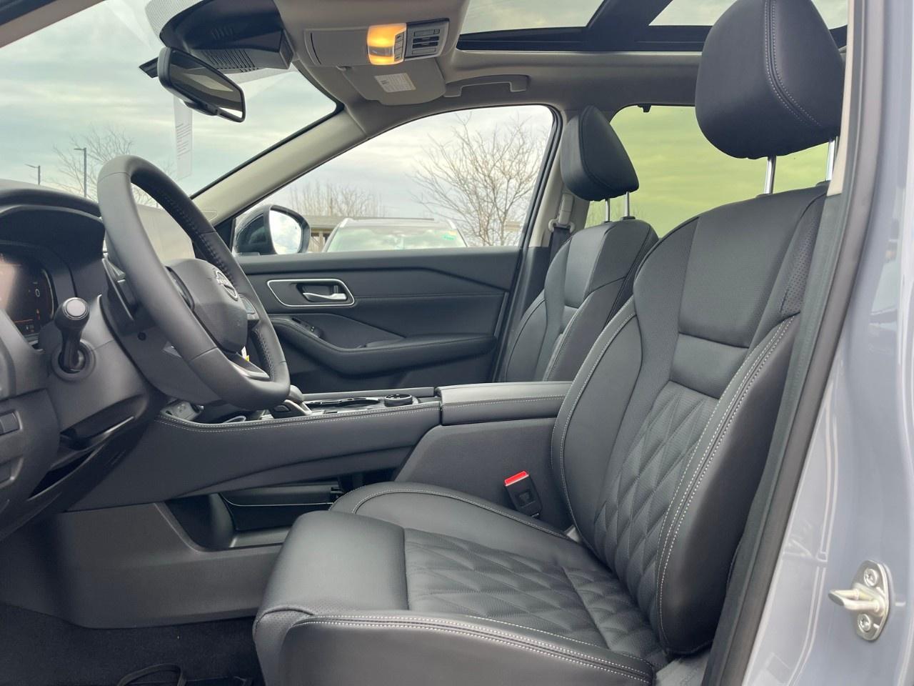2026 Nissan Rogue AWD Platinum Photo