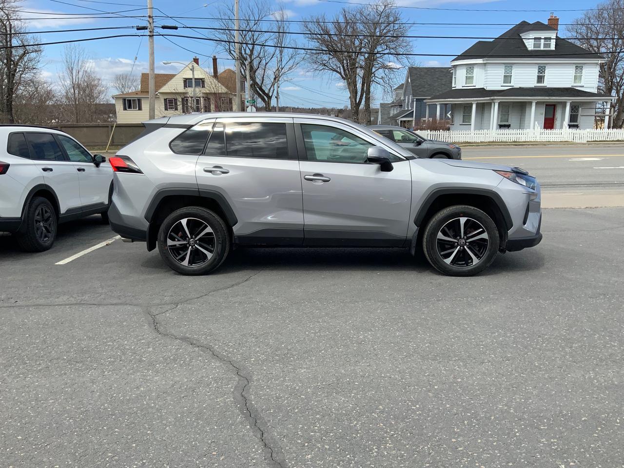 2024 Toyota RAV4 LE Photo