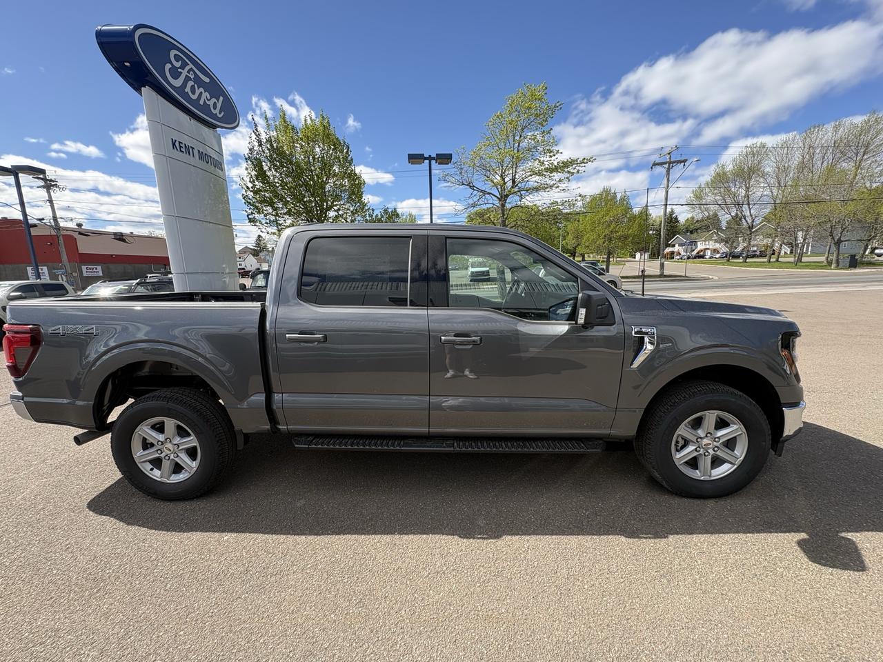 2026 Ford F-150 XLT Photo3