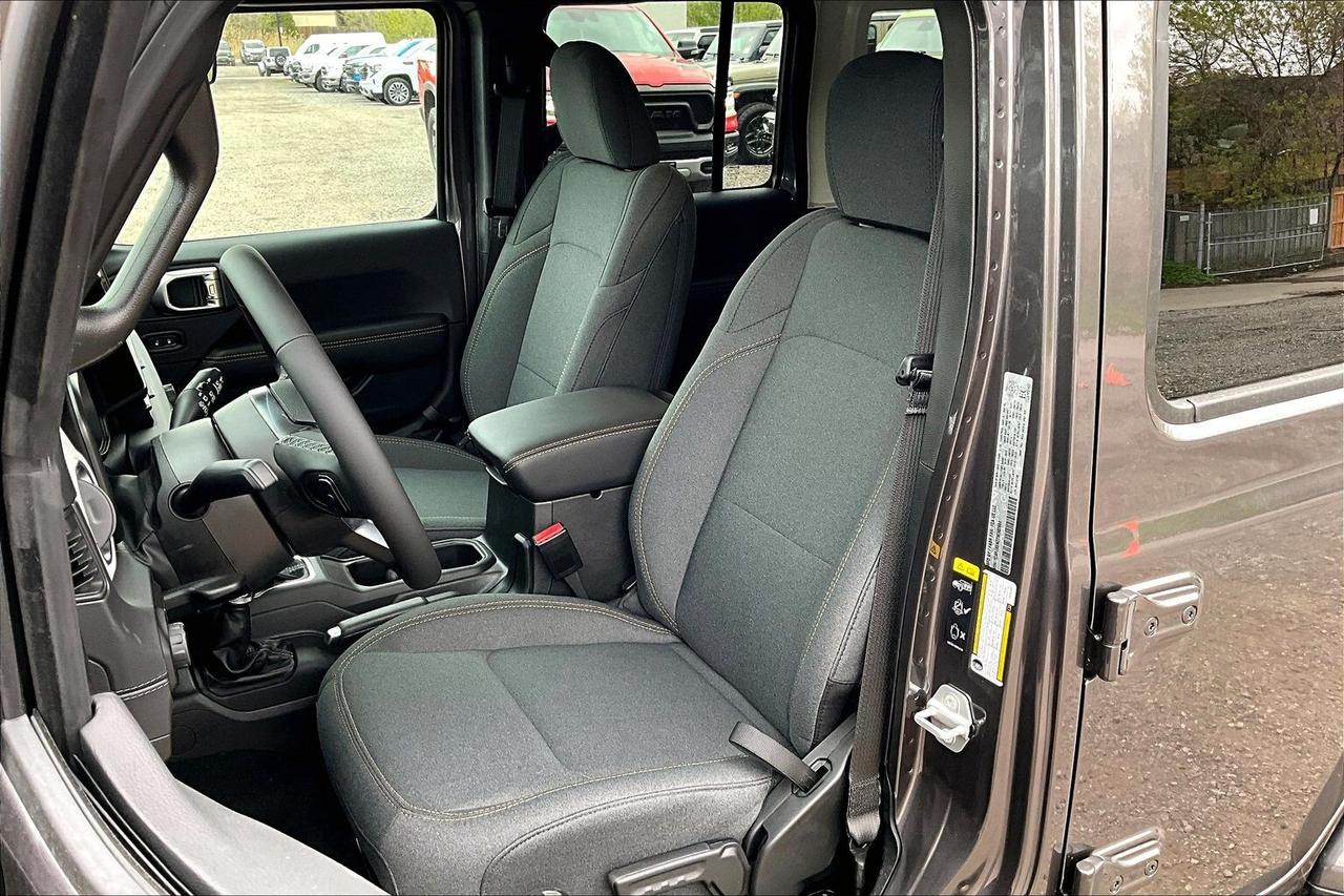2026 Jeep Wrangler SAHARA | Hardtop | 12.3" TOUCHSCREEN | Steps Photo