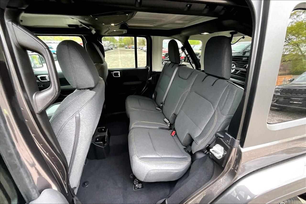 2026 Jeep Wrangler SAHARA | Hardtop | 12.3" TOUCHSCREEN | Steps Photo