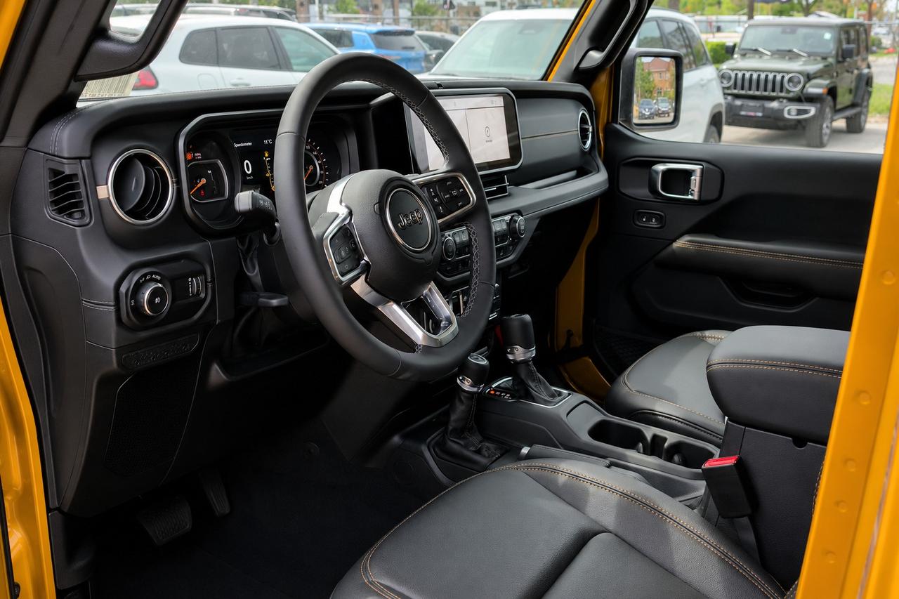 2026 Jeep Wrangler SAHARA | Leather | 18" Alloys | Hardtop | Steps Photo