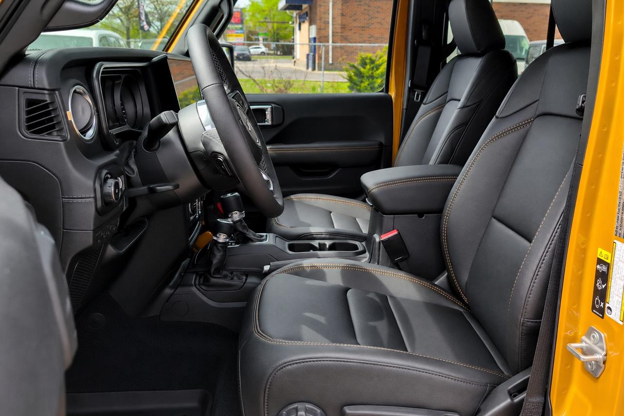 2026 Jeep Wrangler SAHARA | Leather | 18" Alloys | Hardtop | Steps Photo
