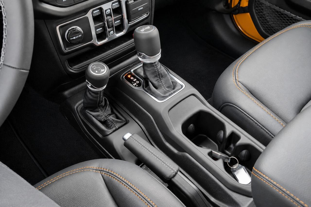 2026 Jeep Wrangler SAHARA | Leather | 18" Alloys | Hardtop | Steps Photo