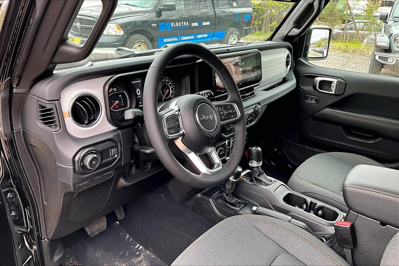 2026 Jeep Wrangler SAHARA | Hardtop | 12.3" TOUCHSCREEN | Steps Photo
