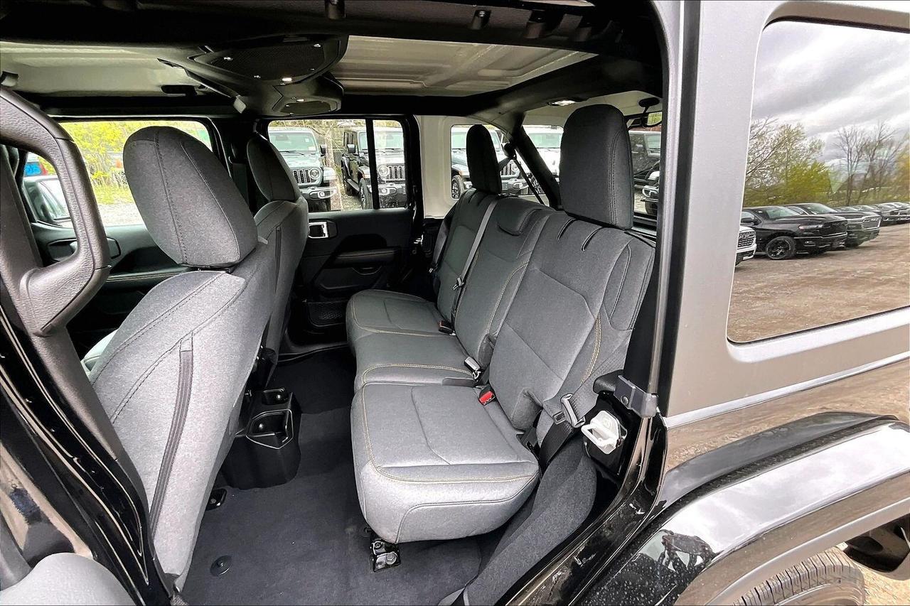 2026 Jeep Wrangler SAHARA | Hardtop | 12.3" TOUCHSCREEN | Steps Photo