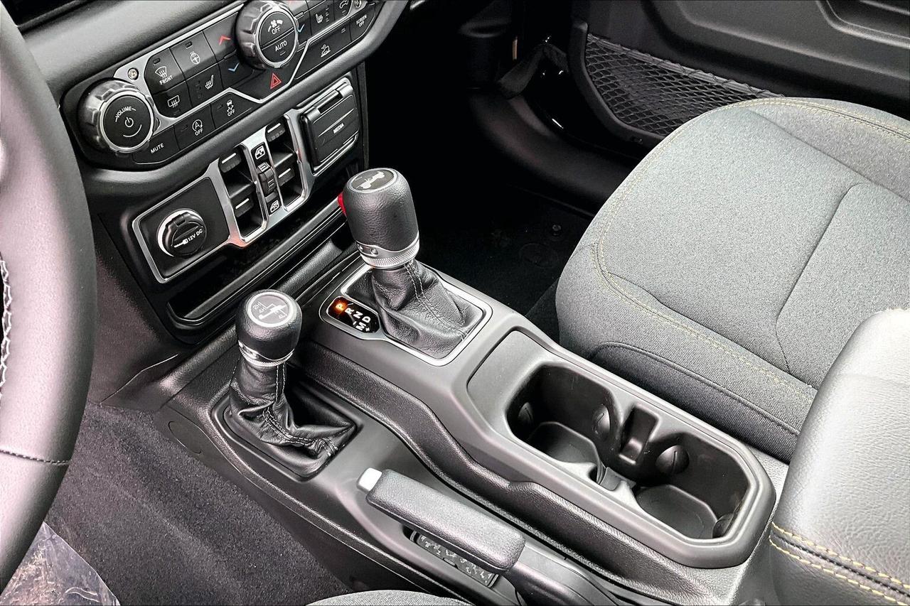 2026 Jeep Wrangler SAHARA | Hardtop | 12.3" TOUCHSCREEN | Steps Photo