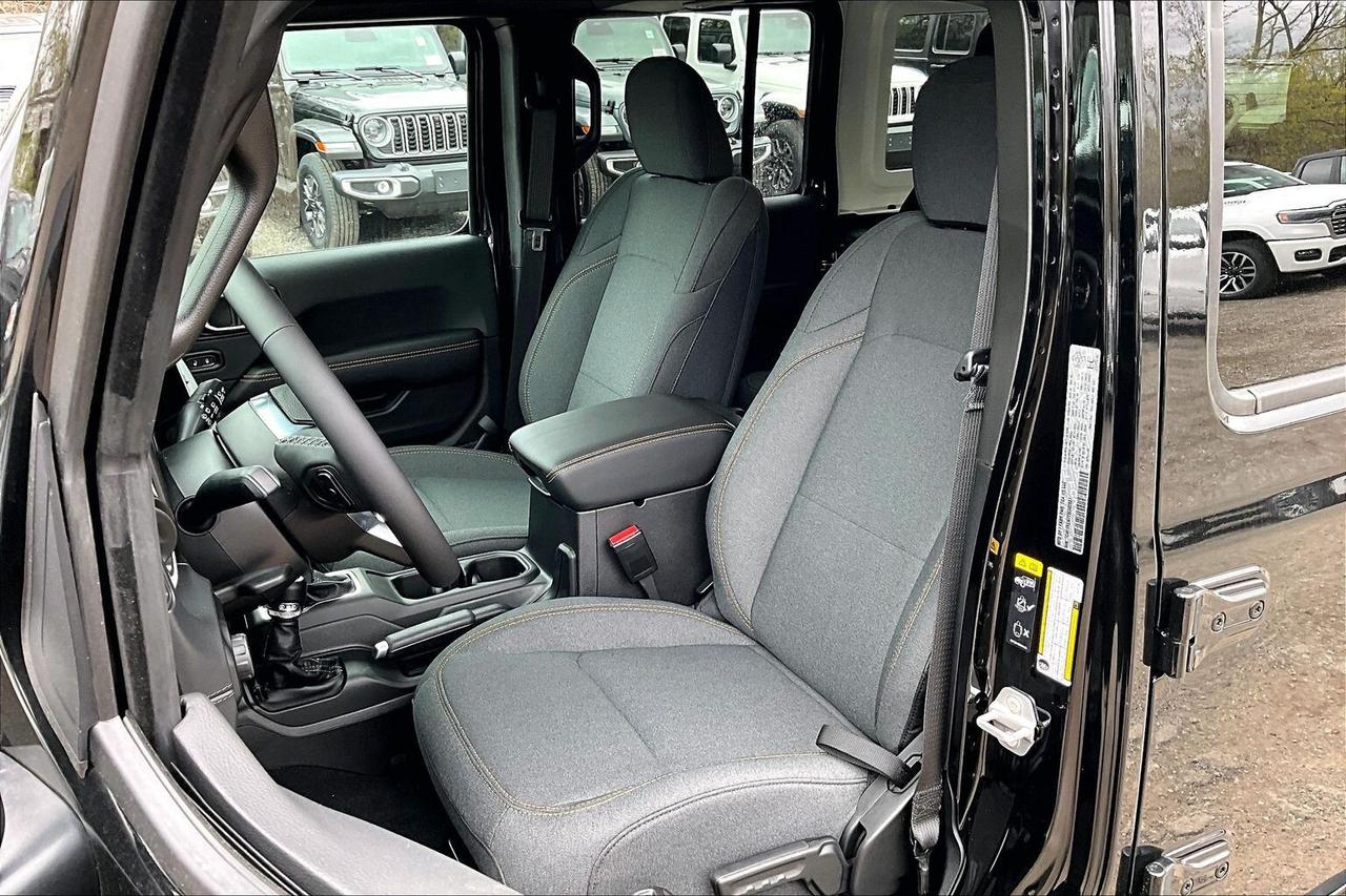 2026 Jeep Wrangler SAHARA | Hardtop | 12.3" TOUCHSCREEN | Steps Photo