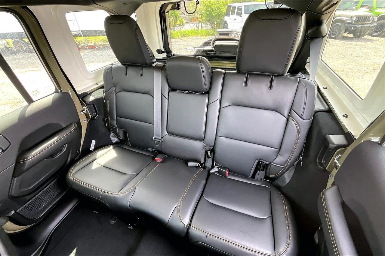 2026 Jeep Wrangler SAHARA | Leather | 18" Alloys | Hardtop | 41 PAINT Photo